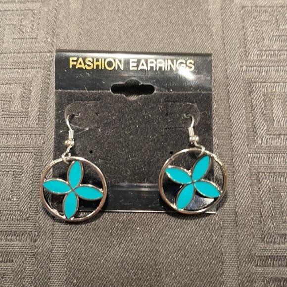 👋 3/$15 Geometric Hook earrings - Picture 2 of 4